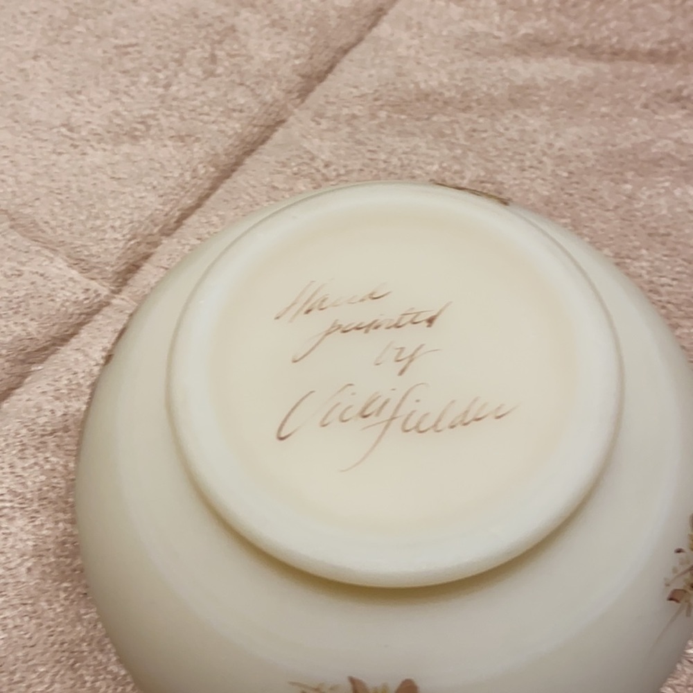 Fenton covered compote candy hand painted and signed custard glass dish - Picture 9 of 11